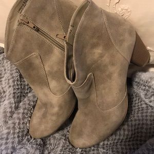 Cute lil taupe bootie .worn only once .